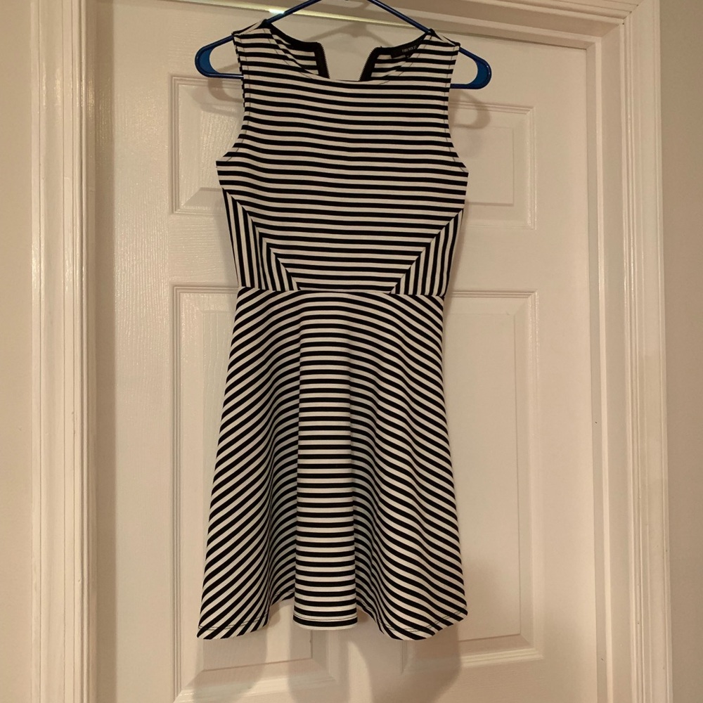 Cute striped pendulum dress.